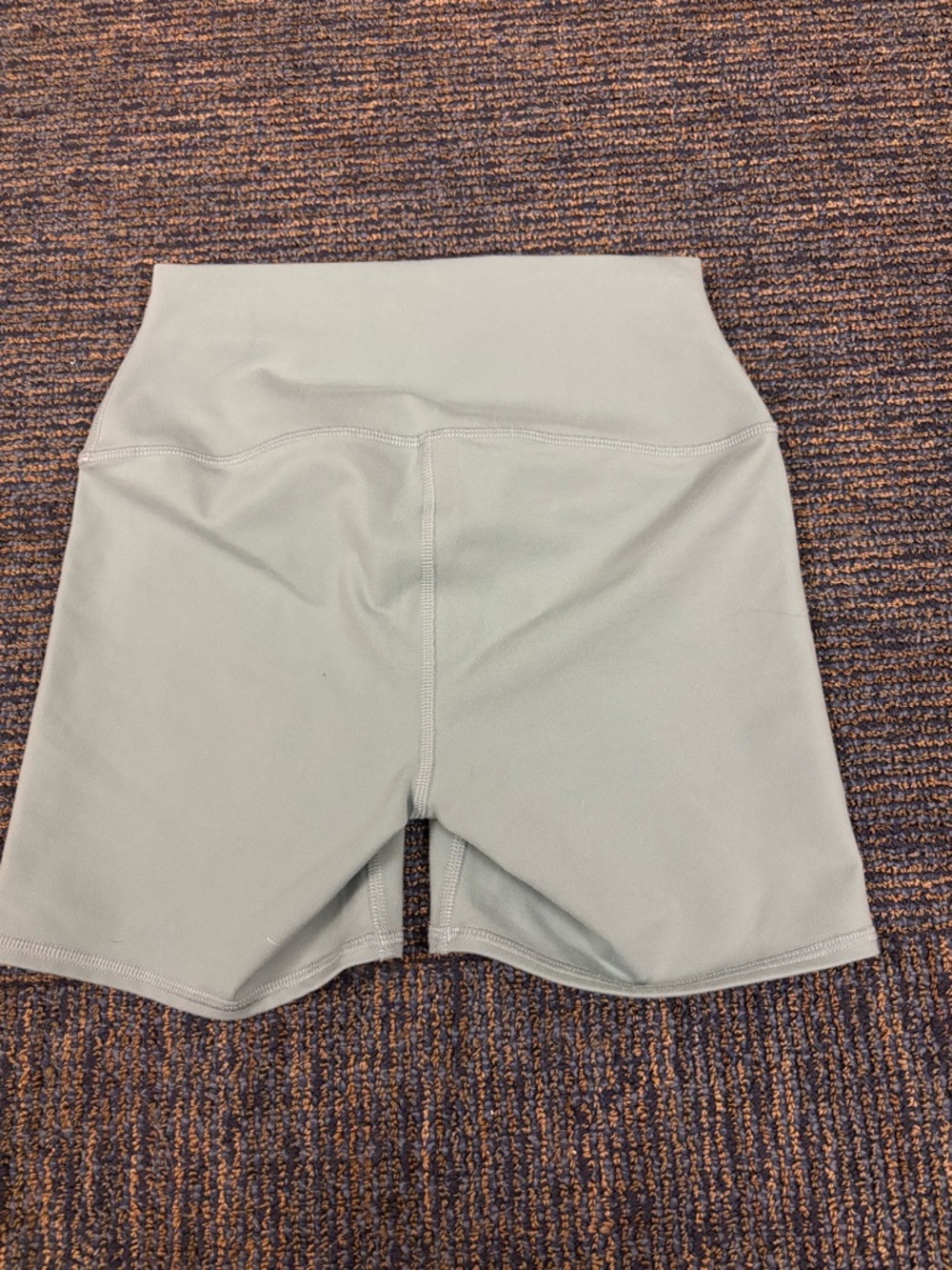 Alo Yoga Shorts - Picture 3 of 3